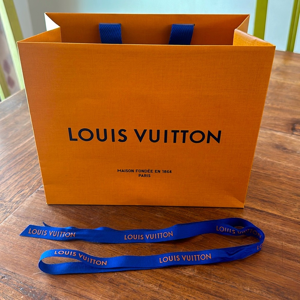 Brand New Louis Vuitton Shopping Bag and Ribbon💙